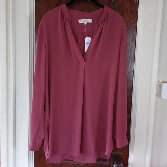Sold on m e r c a r i Loft | blouse vneck - Picture 2 of 6